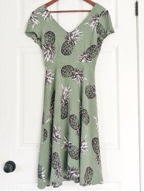 BB Dakota by Steve Madden Sage Green Pineapple-Print V-Neck Midi Summer Dress